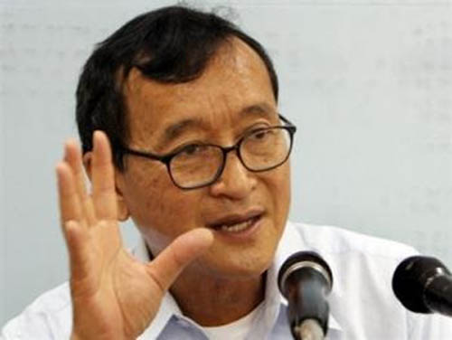 1219381132_Rbc82jLh_Sam_Rainsy_talking_03