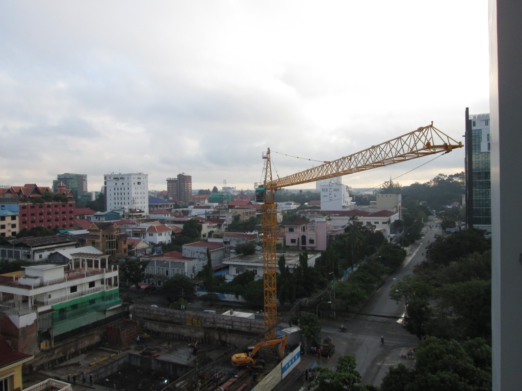 건축 붐인 프놈펜 풍광