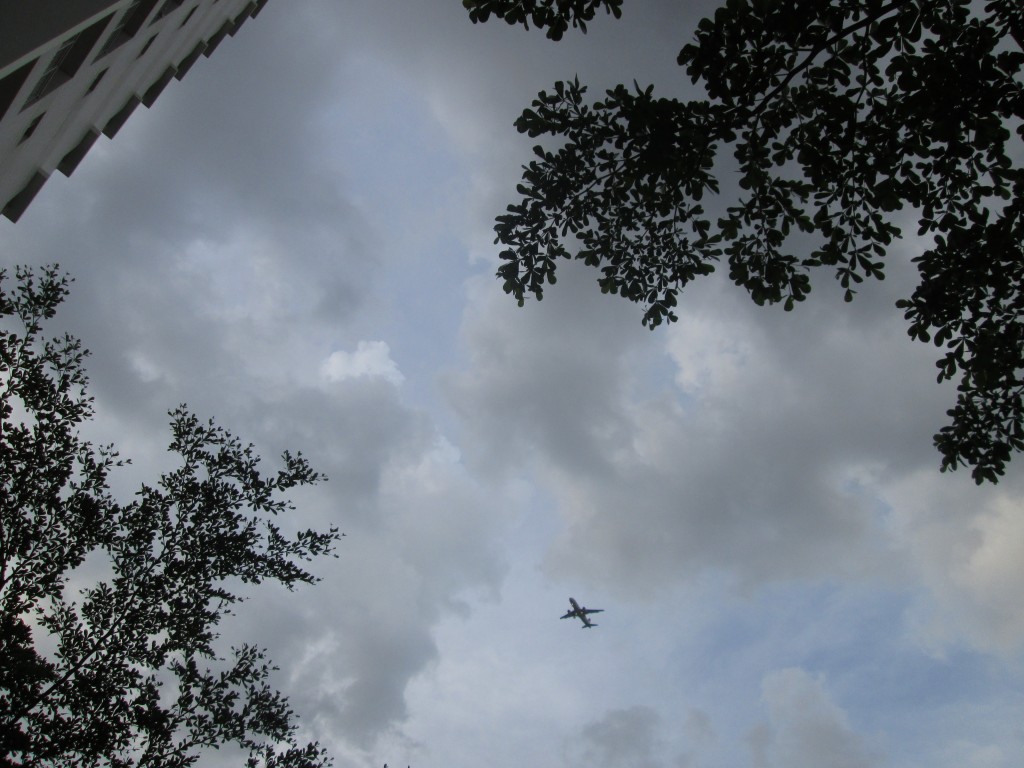 프놈펜에 착륙하려는 비행기
