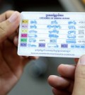 perosn_holds_drivers_licence_in_phnom_penh_30_12_2015_heng_chivoan