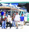 6_cambodian_workers_at_the_daung_international_check-point_in_battambag_province_last_year_23_04_2016_heng_chivoan