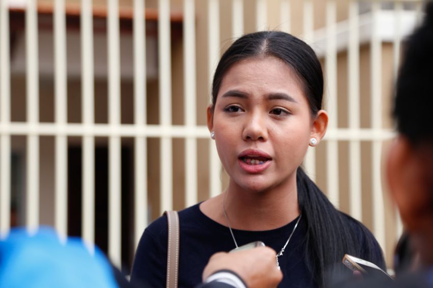2_social_media_celebrity_thy_sovantha_speaks_to_the_press_outside_phnom_penh_court_earlier_this_year_in_phnom_penh_hong_menea