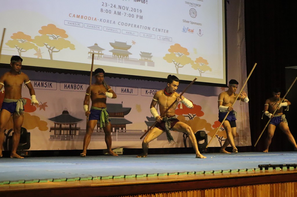 태권도 공연, 캄보디아 전통 무술인 보까따오 공연이 펼쳐졌다. (2)