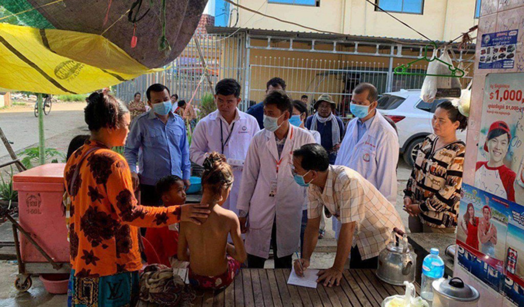 Doctors attend to patients at the provincial hospital. FN