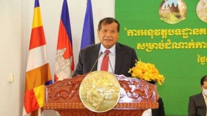 tourism_minister_thong_khon_says_more_than_450000_tourists_visited_cambodia_during_the_first_three_weeks_of_june._tourism_ministry