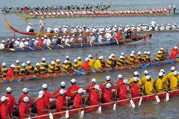 water-festival-Boat-Racing