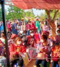workers_return_from_thailand_through_battambang_on_january_17._battambang_police