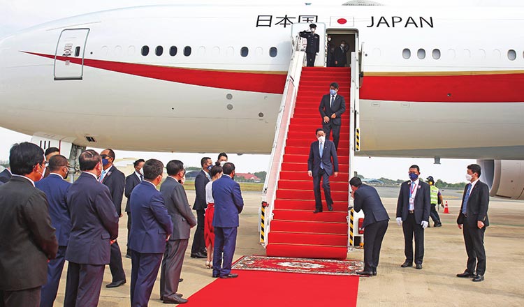 사진2_기시다 후미오 일본 총리, 첫 공식 캄보디아 방문