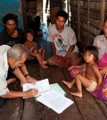 시엠립 지역에서 코로나 지원금을 받기 위해 ID Poor에 등록하는 캄보디아 빈민들