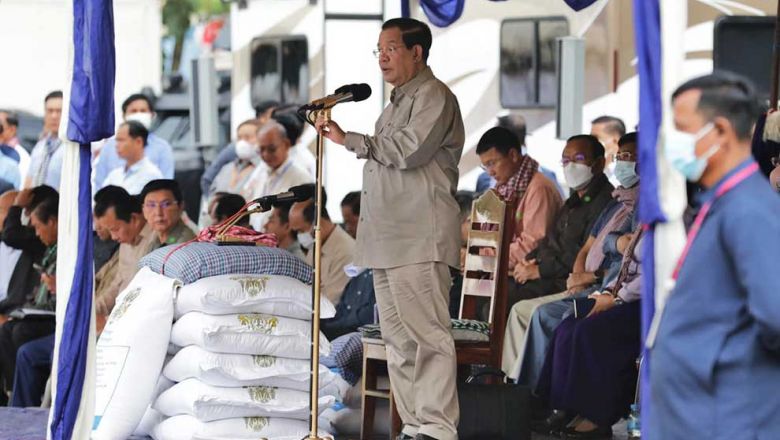prime_minister_hun_sen_delivers_rice_seeds_and_food_aid_to_more_than_5000_households_in_pursat_province_on_october_25._spm