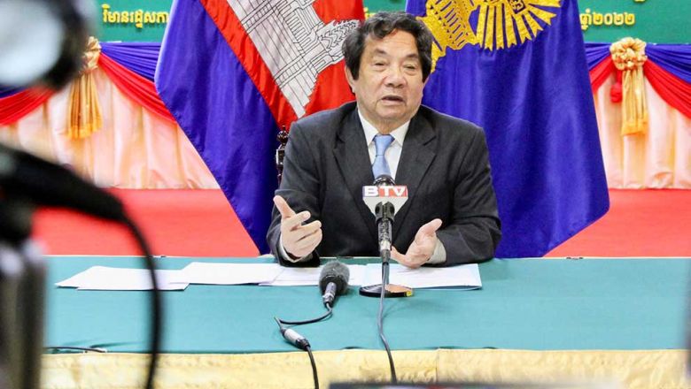 national_assembly_spokesman_leng_peng_long_speaks_to_the_media_about_aipa_on_november_16._na