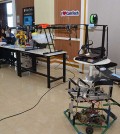 STI 글로벌 회의에서 로봇 및 3D 프린터 전시