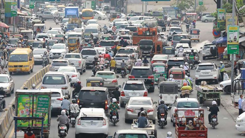 traffic_in_phnom_penh_in_april_of_2022._hong_menea