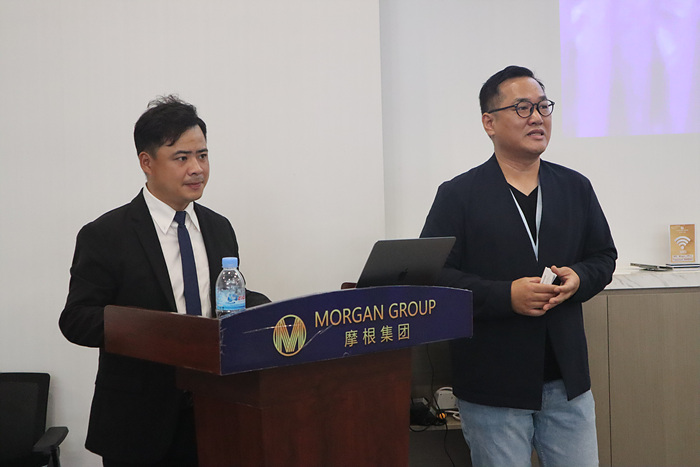 모건그룹 CEO가 한캄상공회의소 회장단을 맞이하고 있다. 모건그룹 모건타워 분양사업을 담당하고 있는 박성우 블루아이 캄보디아 대표가 통역을 하고 있다