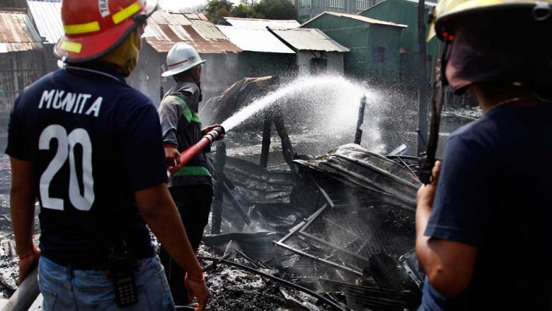 firefighters_at_work_in_the_boeung_trabek_area_in_phsar_doeum_thkov_commune_of_the_capitals_chamkarmon_district_on_march_20._heng_chivoan