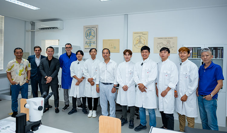 364520-Prince_Holding_Group_Mayor_Chau_Visit_to_Prince_Horology30776