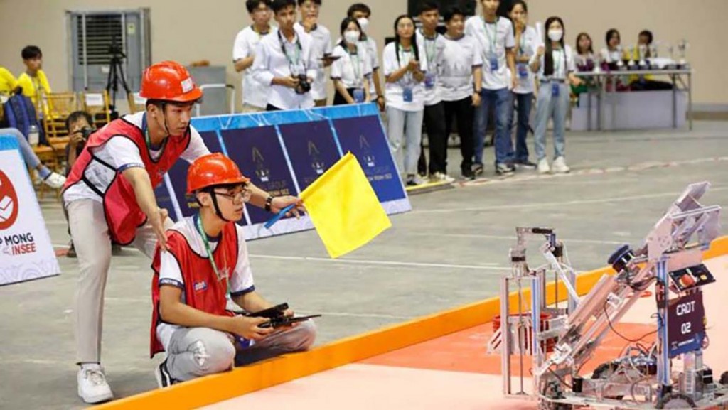 npic_02_wins_the_10th_national_robocon_cambodia_held_at_the_morodok_techo_national_stadium_on_june_25._information_ministry