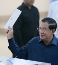topic_1_pm_hun_sen_with_his_wife_to_vote_election_at_ta_khmav_town