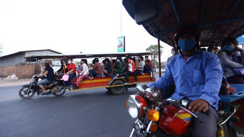 garment_workers_commuting_home_from_work_on_national_road_5._hong_menea