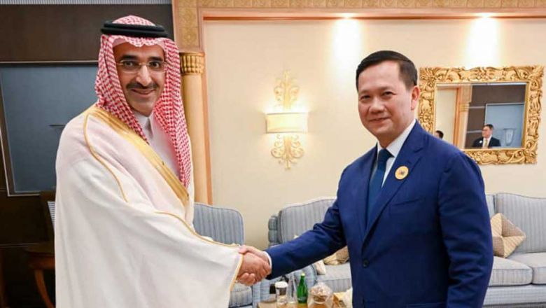 prime_minister_hun_manet_right_shakes_hands_with_sultan_abdulrahman_al-marshad_ceo_of_the_saudi_foundation_for_development._stpm