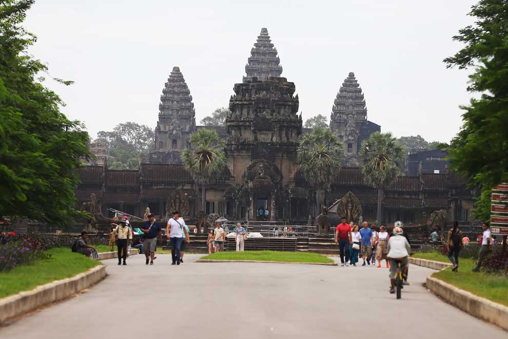10_1_2024_the_dictation_contest_will_take_place_on_the_western_causeway_of_the_angkor_wat_temple_on_january_21_hong_menea