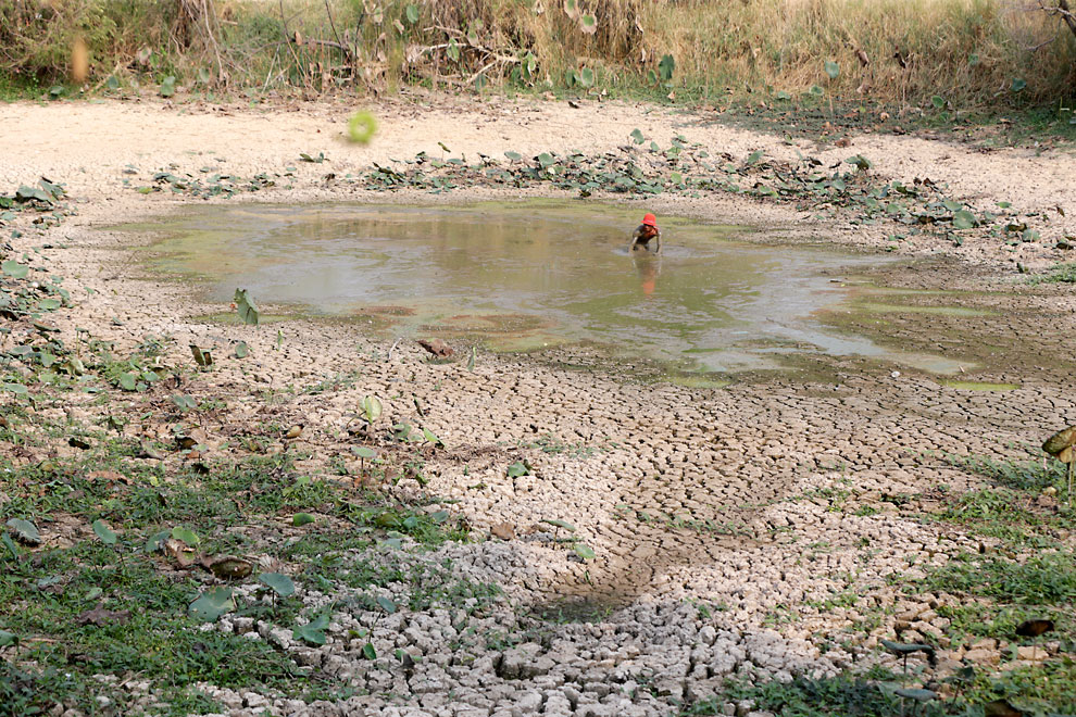 15_1_2024_26_12_2023_topic_7_cambodian_lake_during_climate_change_on_2020_by_heng_chivoan