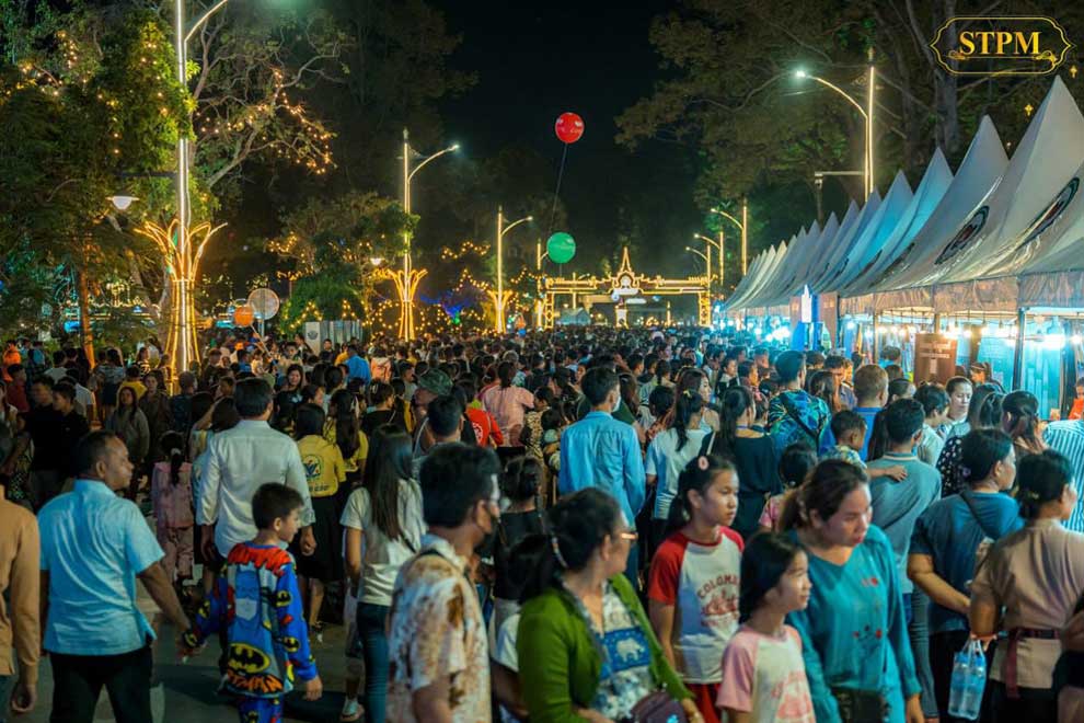18_3_2024_a_view_of_revellers_enjoying_the_8th_river_festival_in_siem_reap_province_on_march_17_stpm