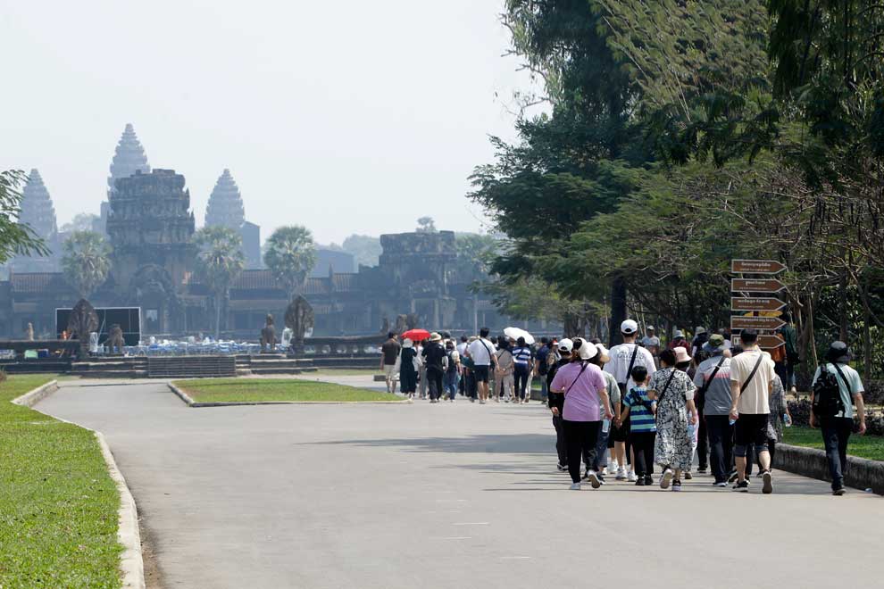 3_3_2024_tourist_visit_angkor_wat_temple_in_siem_reap_province_on_january_21_heng_chivoan
