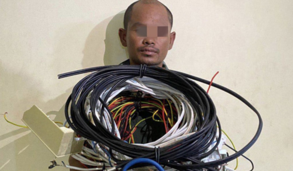 Phnom-Penh-power-purloiner-pinched