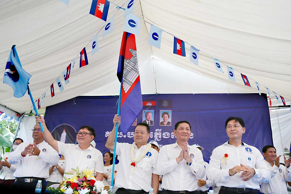 the_candlelight_party_congress_held_at_khmuonh_commune_in_the_capitals_sen_sok_district_on_sunday._heng_chivoan