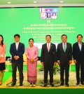 ▲ 지난 7일 캄보디아 환경부 청사에서 열린 AKCMM 캄보디아 이행 출범식에서 주요 참석자들이 단체 기념촬영을 하고 있다._WS