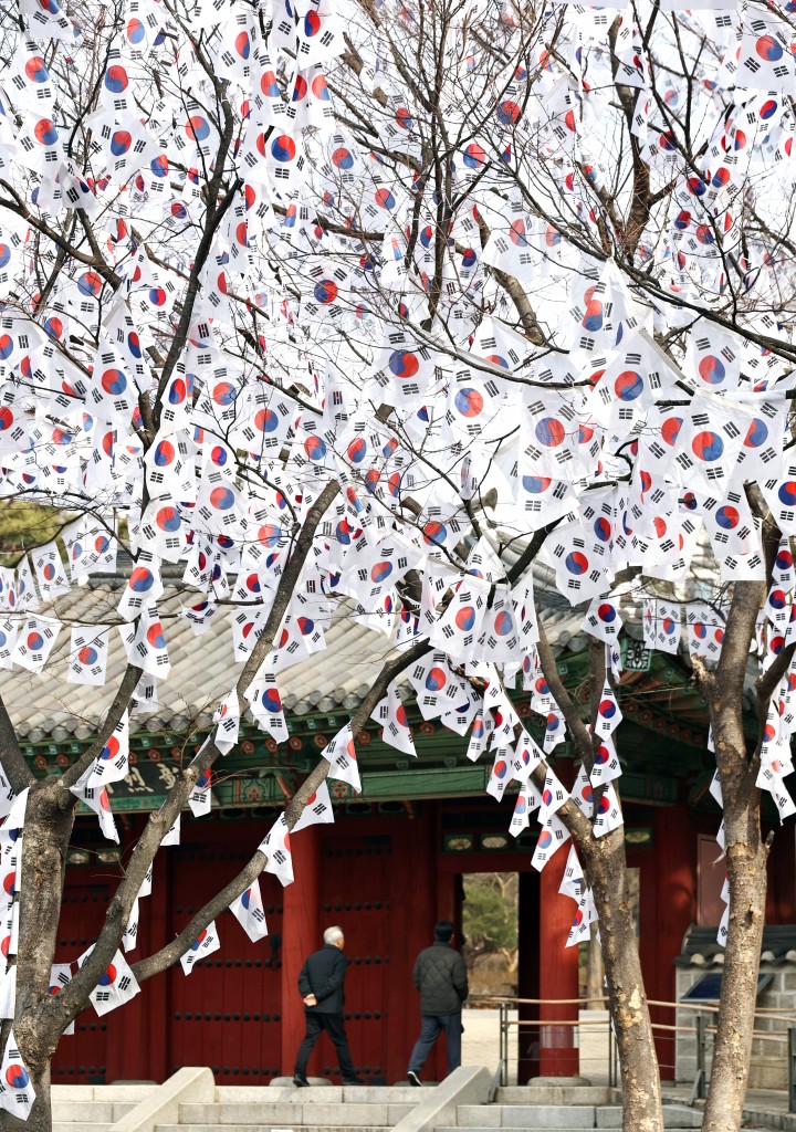 3ㆍ1절 앞두고 조성된 태극기거리